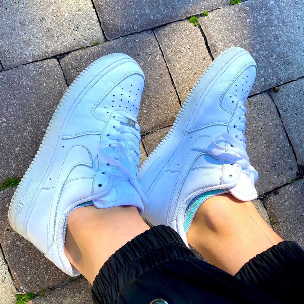 AF 1 Low / Sz 9 men / women’s Sz 10.5